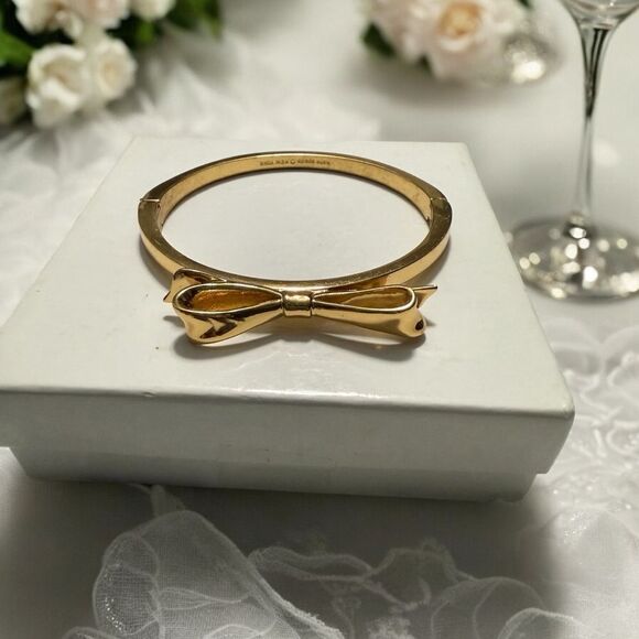 kate spade New York gold tone big bow bangle bracelet. Great condition. - Picture 1 of 4